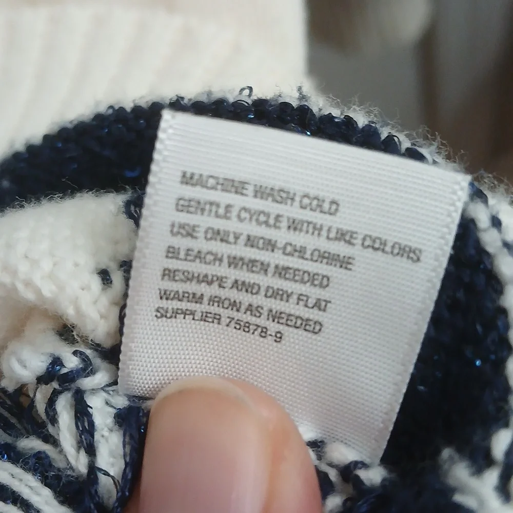 Navy and Off White Patterned Sweater Size Large - Picture 10 of 10